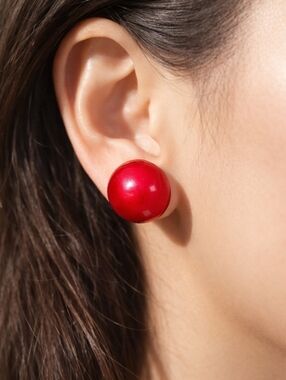 Retro 1980s Red Enameled Metal Dome Stud Earrings – Chic Stylish Women's Jewelry
